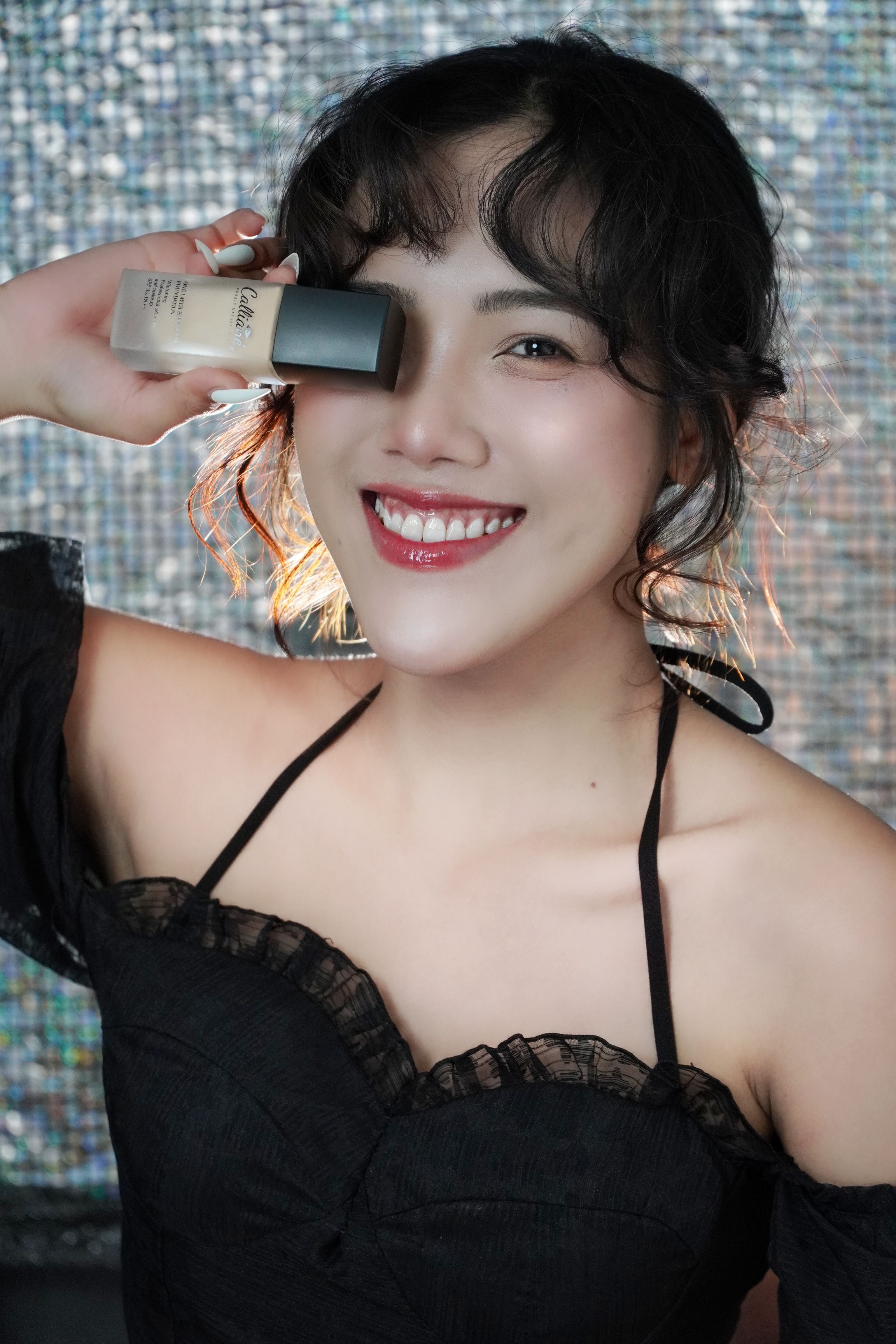 Khách hàng dùng kem nền Calliané One Layer