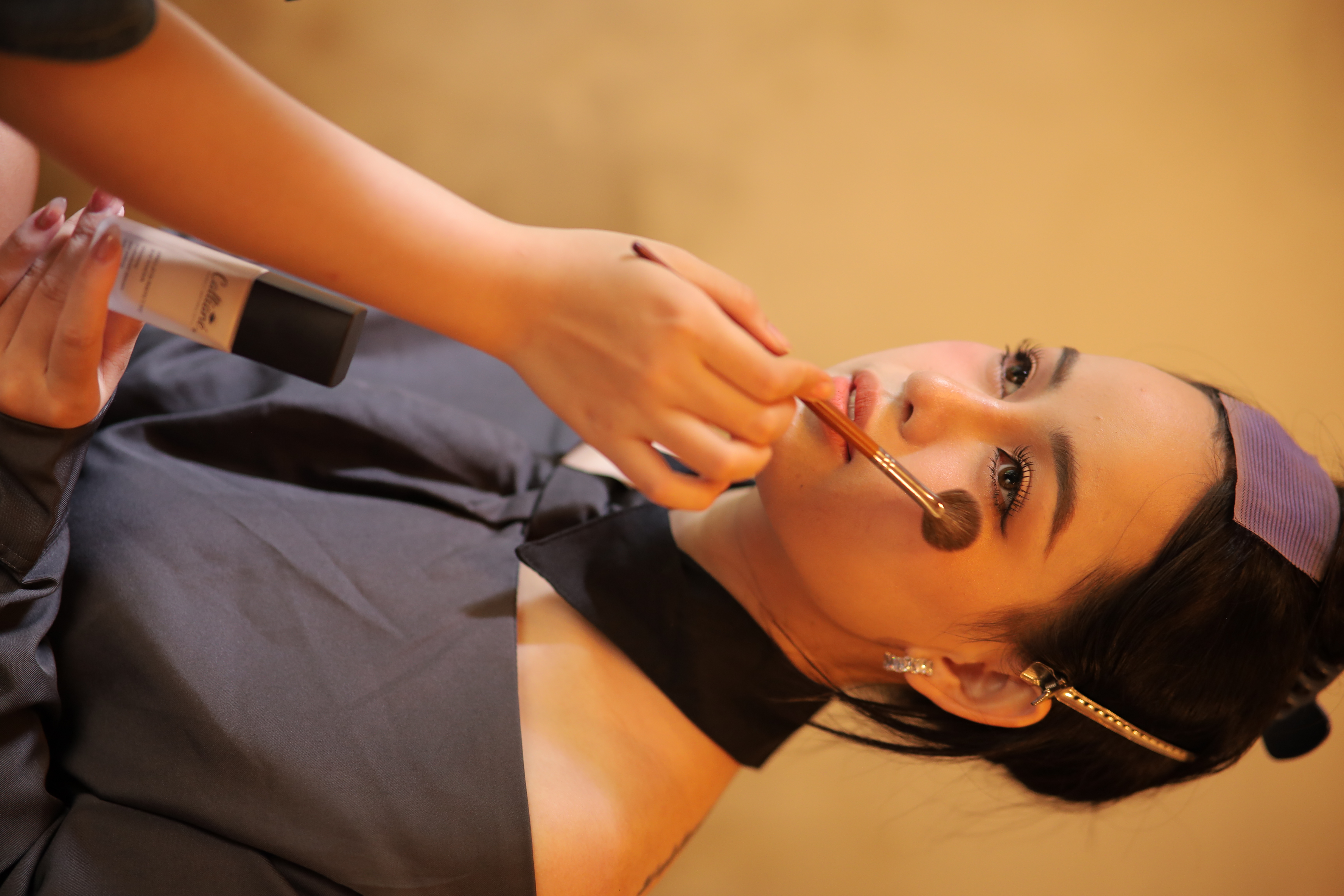 Khách hàng dùng kem nền Calliané One Layer
