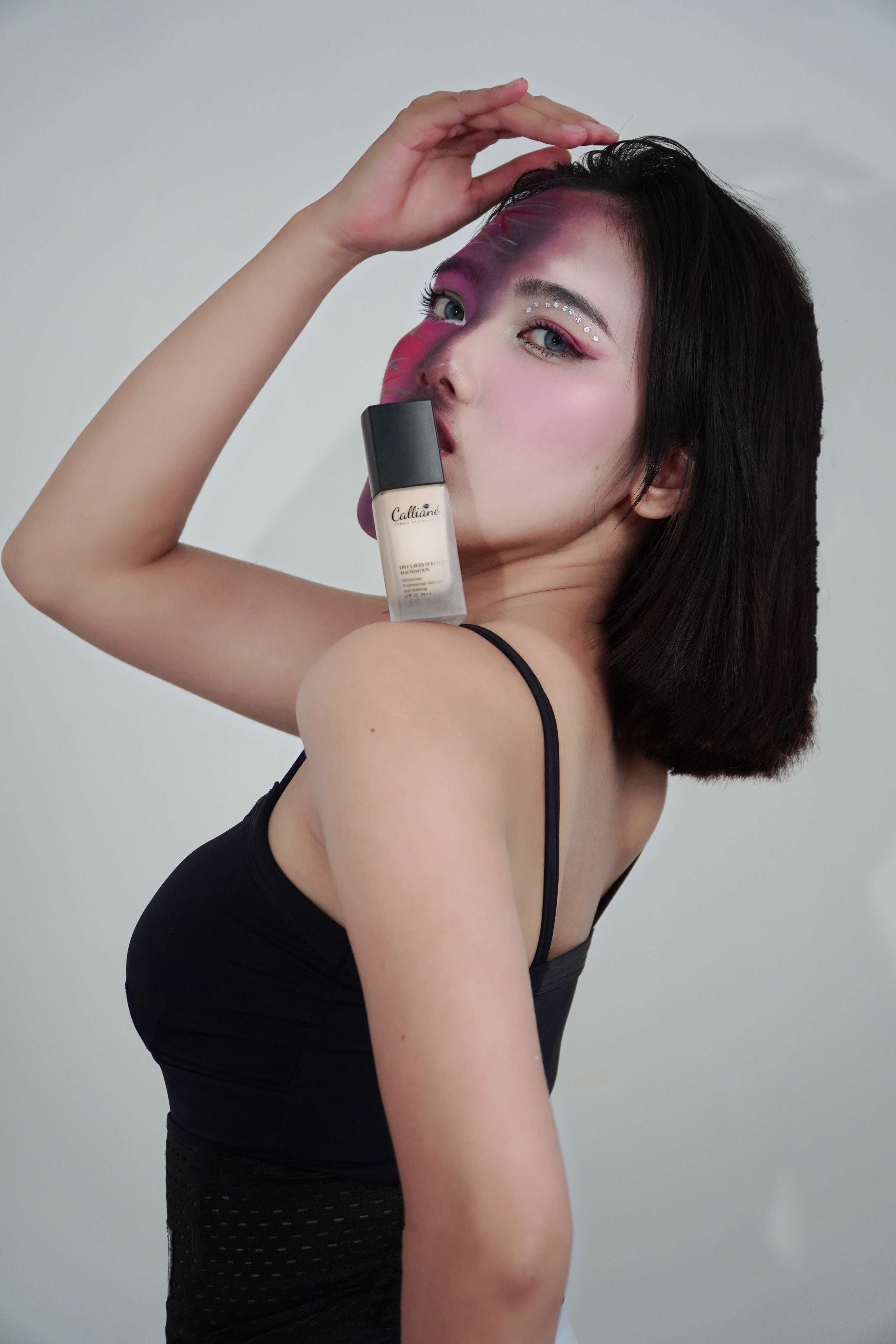 Khách hàng dùng kem nền Calliané One Layer